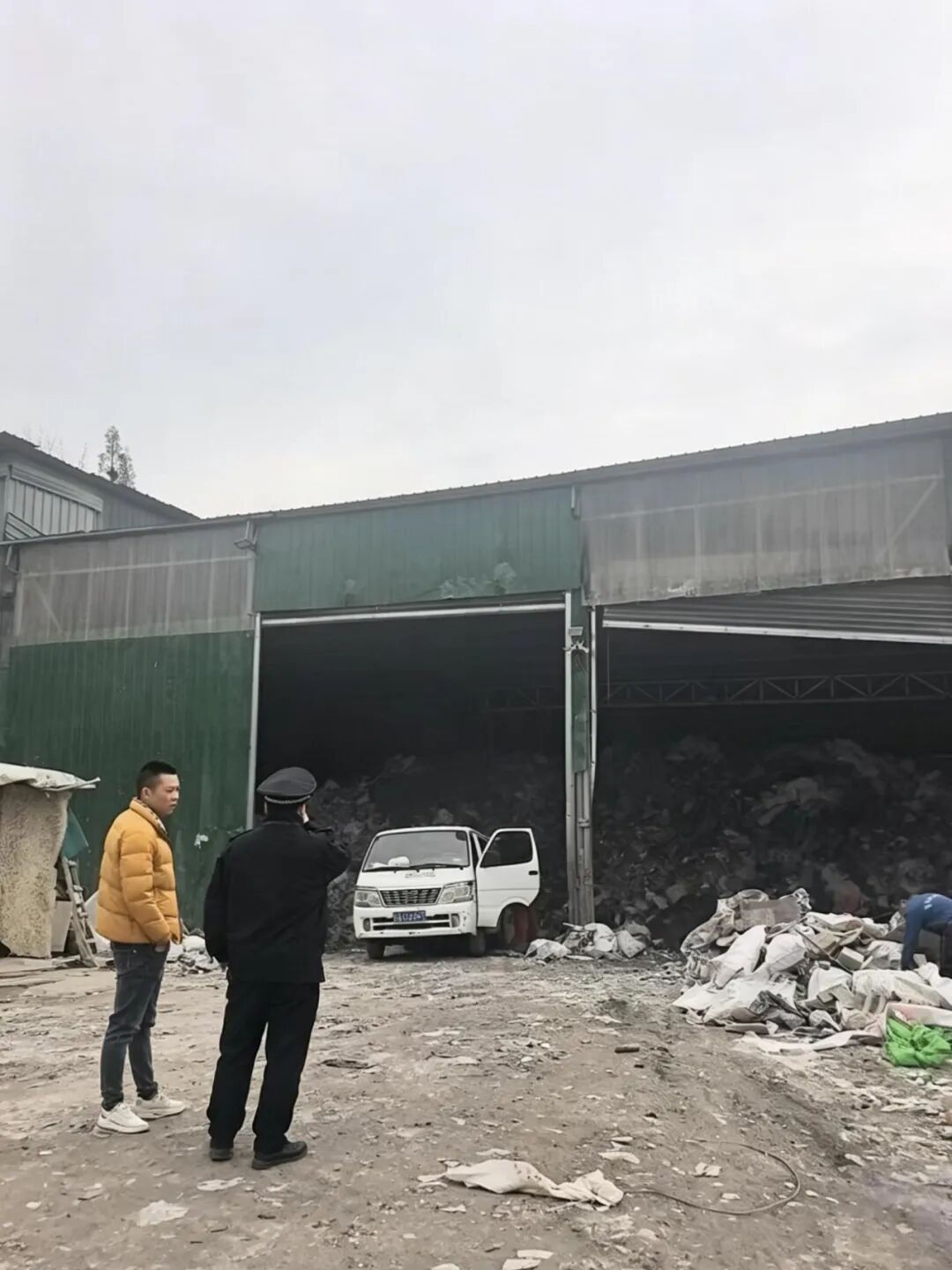 成都建筑垃圾专项整治持续推进:线上投诉线下3小时清运完毕,多起违规案件被依法查处 成都建筑垃圾专项整治持续推进:线上投诉线下3小时清运完毕,多起违规案件被依法查处