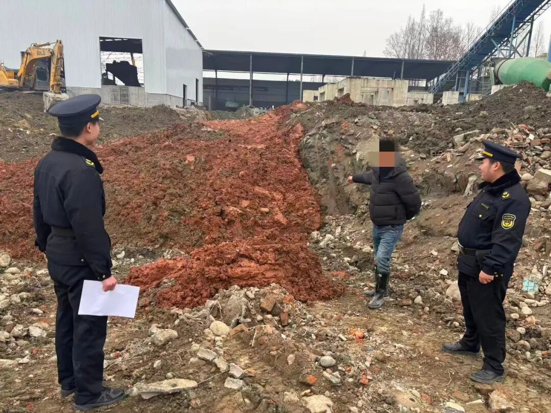 成都建筑垃圾专项整治持续推进:线上投诉线下3小时清运完毕,多起违规案件被依法查处 成都建筑垃圾专项整治持续推进:线上投诉线下3小时清运完毕,多起违规案件被依法查处