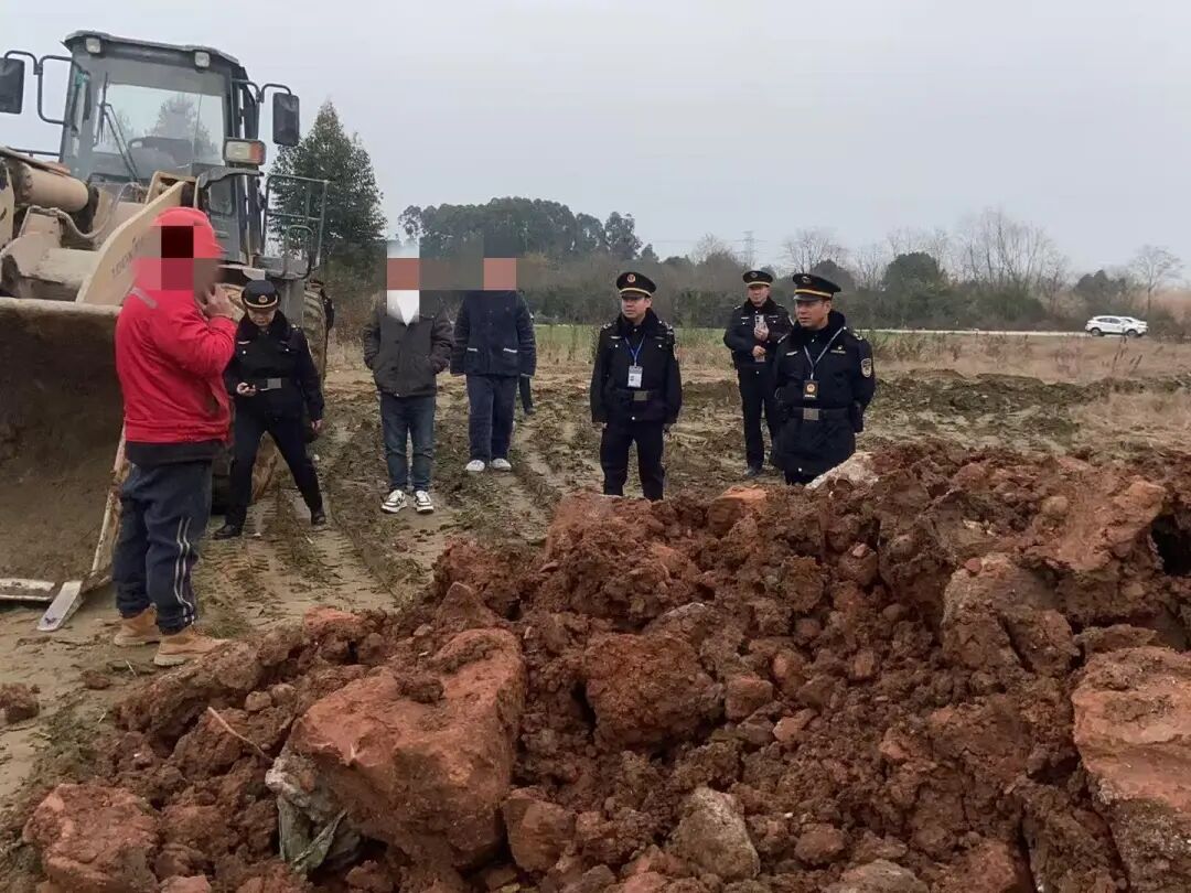 成都建筑垃圾专项整治持续推进:线上投诉线下3小时清运完毕,多起违规案件被依法查处 成都建筑垃圾专项整治持续推进:线上投诉线下3小时清运完毕,多起违规案件被依法查处
